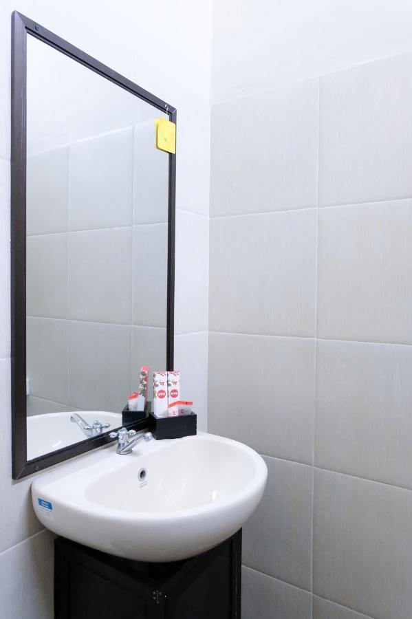 Oyo 683 Jepun Guesthouse Mataram Zewnętrze zdjęcie